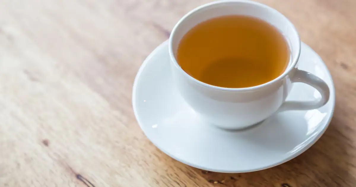 Estudios científicos destacan las propiedades del té, aunque advierten sobre ciertas versiones comerciales.