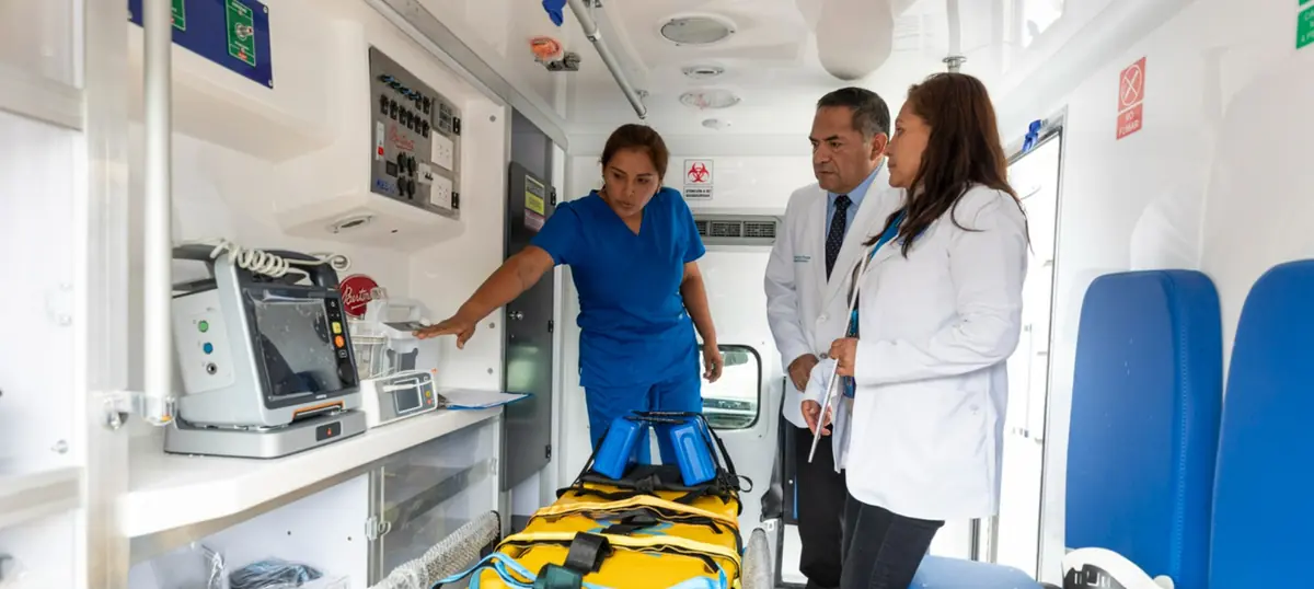 La entrega de ambulancias mejorar la atención prehospitalaria en diversas regiones del país.