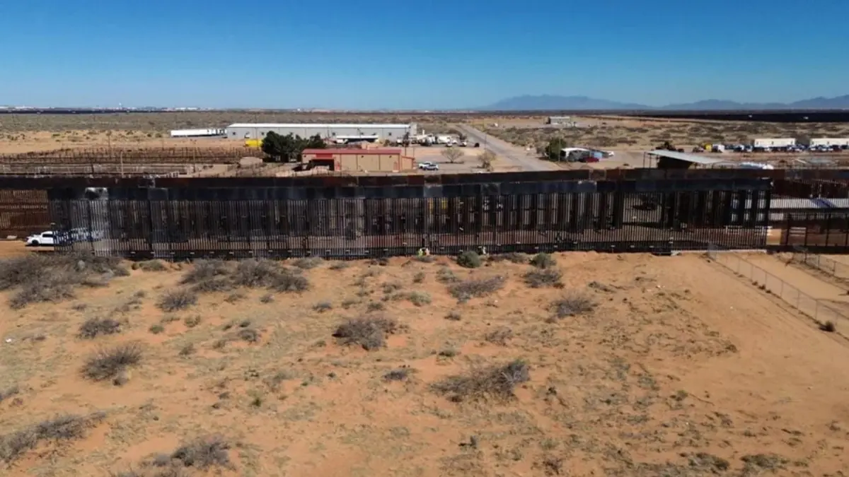 La construcción del muro es parte de una estrategia más amplia para controlar la migración y el tráfico ilícito.