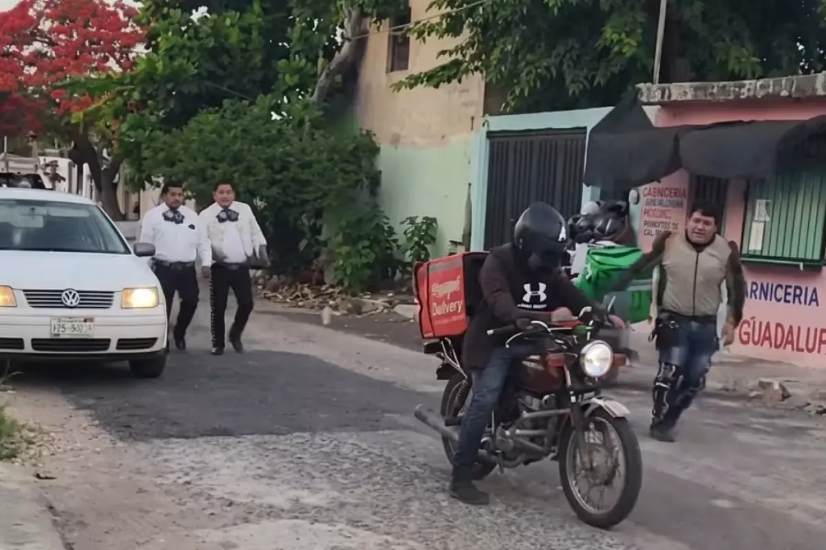 Un grupo de trabajadores llegó a un domicilio tras recibir encargos falsos, generando confusión y preocupaciones en la colonia.