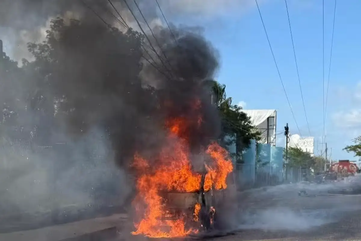 Un incidente en una unidad de transporte dejó daños materiales, pero no se reportaron heridos en la zona.