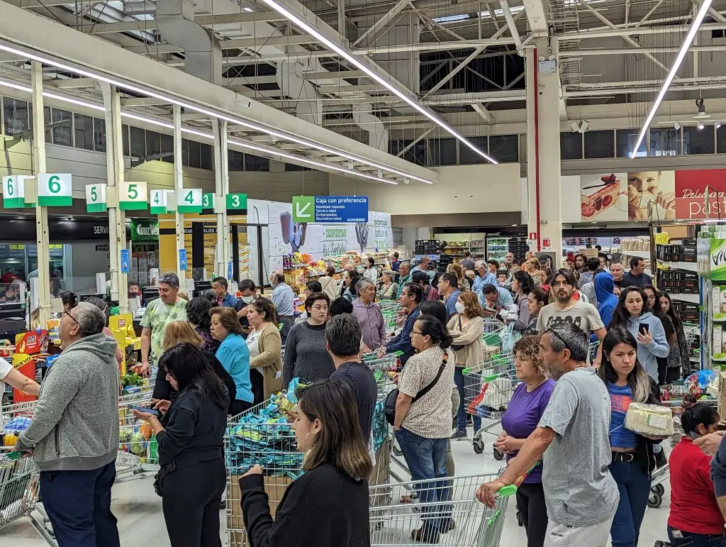 El feriado San Pedro y San Pablo permitirá un fin de semana largo, pero con variaciones en horarios comerciales.