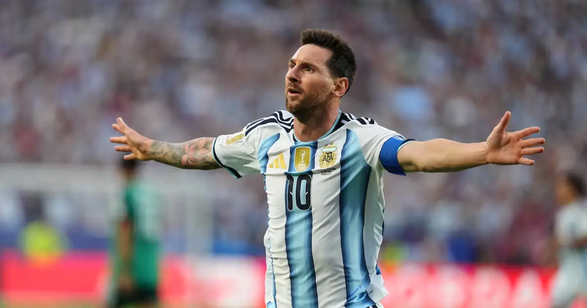 La controversia surge tras viralización de supuesto gráfico informativo sobre la nacionalidad del futbolista.