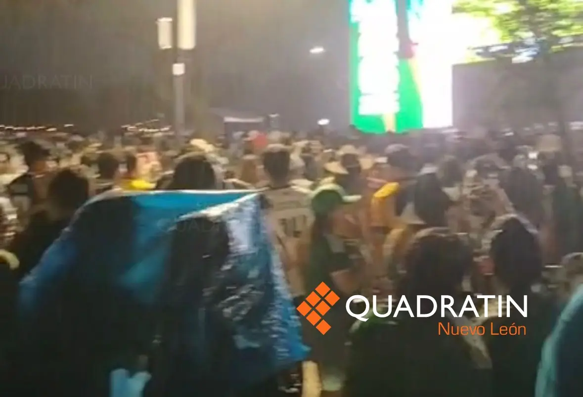 La intensa lluvia no desanima a los seguidores de Túnez y Suecia en el evento previo al partido mundialista.