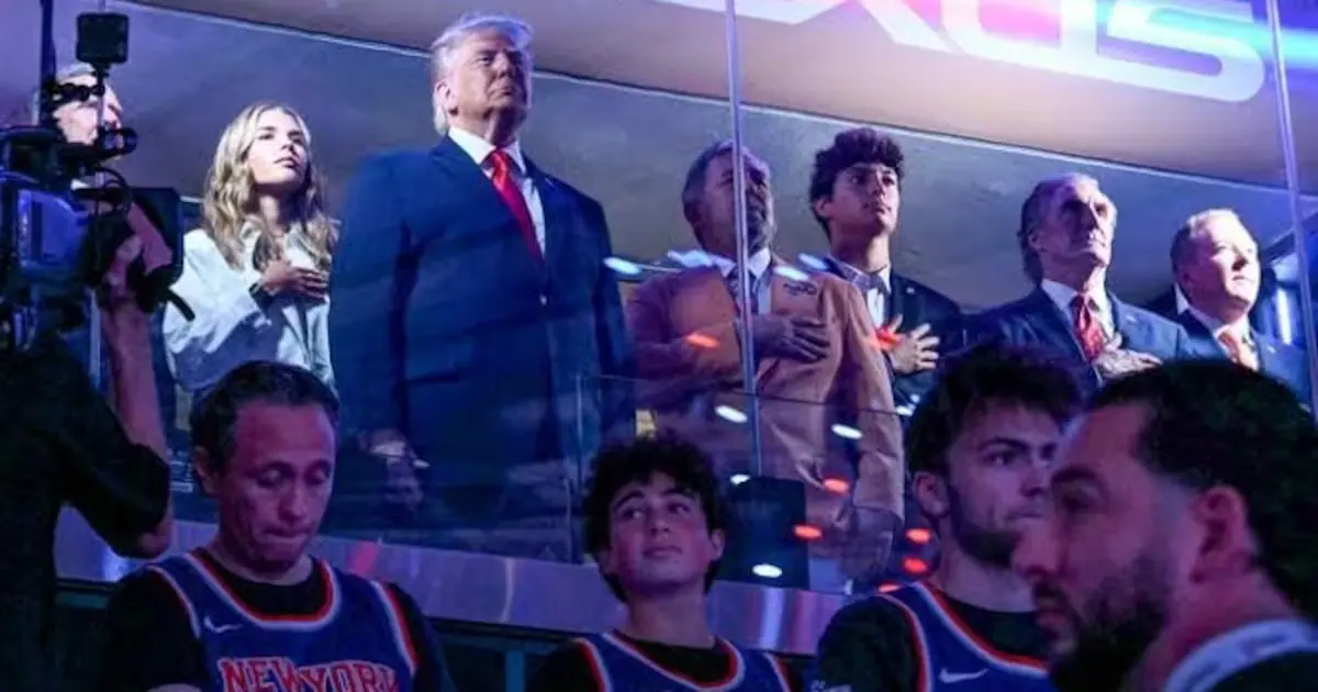 Héctor Contreras Mercader fue visto en un partido de la NBA junto al presidente de Estados Unidos, generando cuestionamientos.
