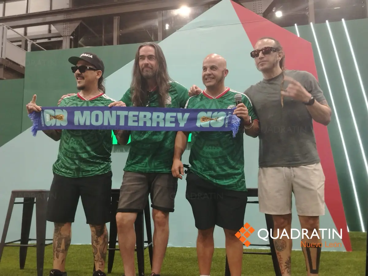 La banda regiomontana se prepara para celebrar el triunfo de México en el FIFA Fan Festival en Monterrey.