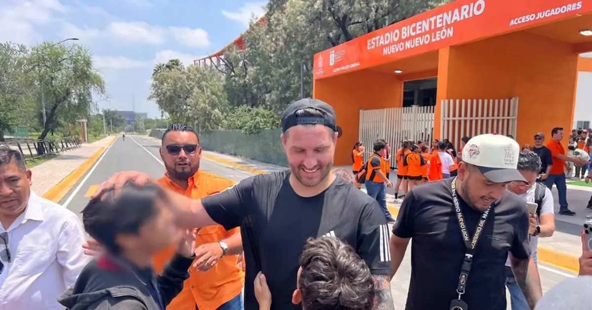El delantero francés se siente parte de la selección tras su naturalización y expresa su deseo de seguir con Tigres.