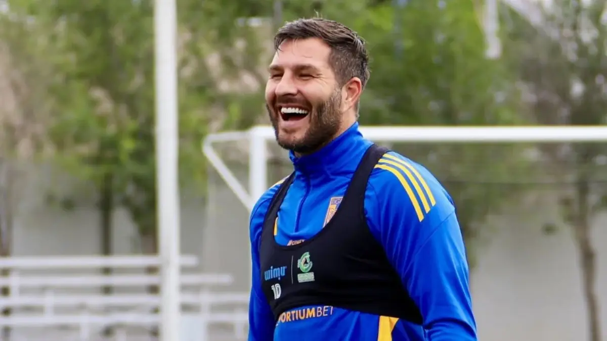 La presencia de Gignac genera comparaciones con el trato a jugadores locales.