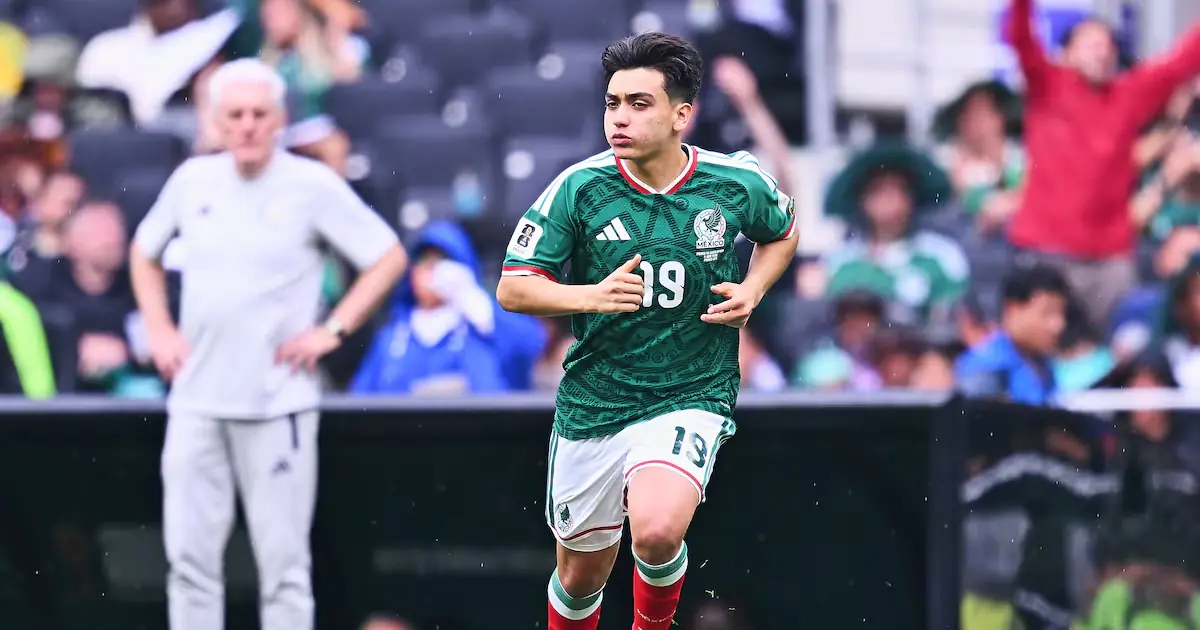 Su debut histórico se produjo durante el encuentro México-Sudáfrica en la Copa del Mundo 2026.