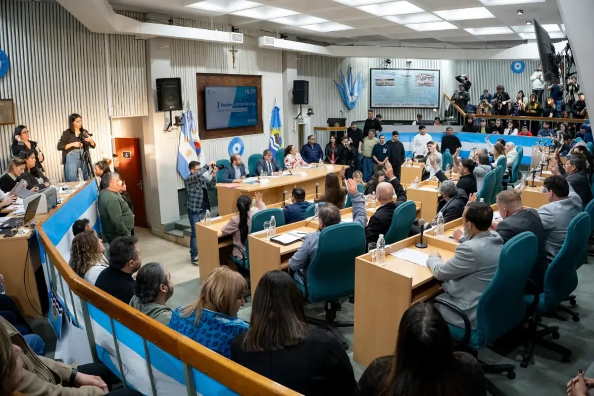 La falta de consenso en la legislatura provoca tensiones políticas en la provincia.