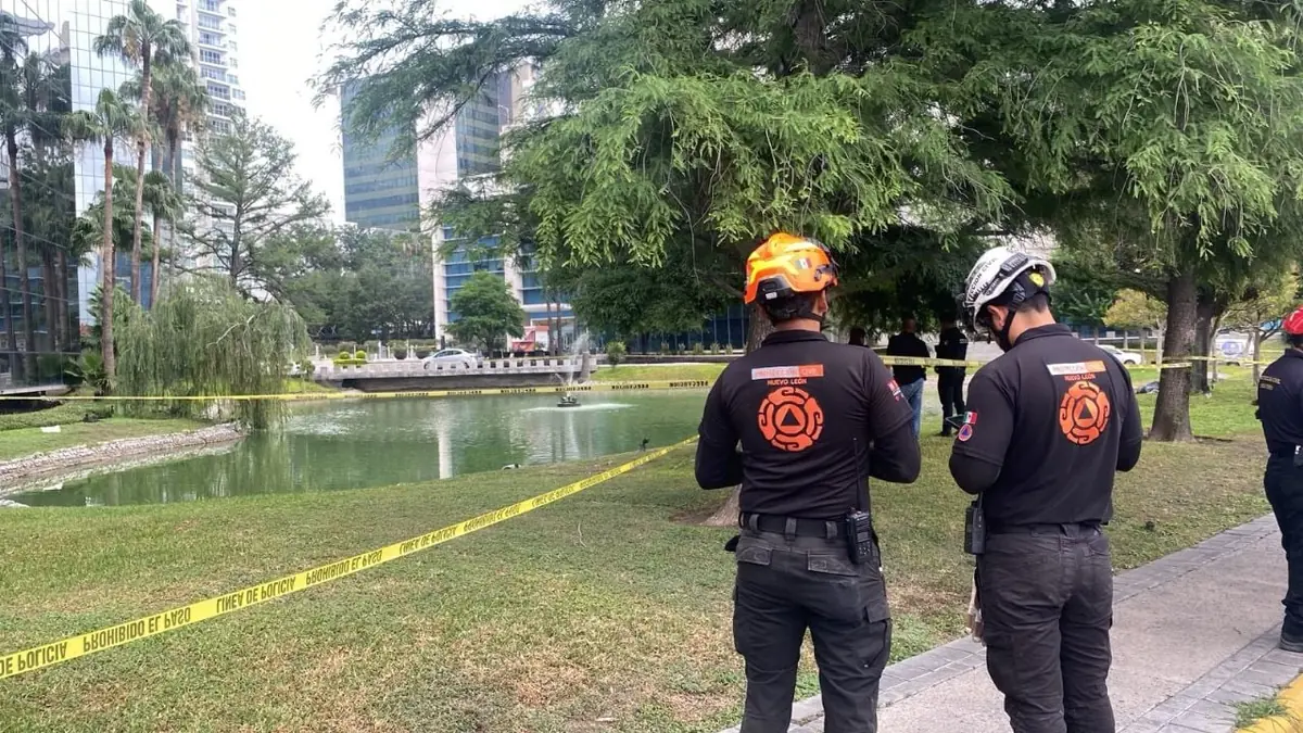 Un cuerpo fue encontrado en el lago artificial, se investiga la identidad y causas de muerte.