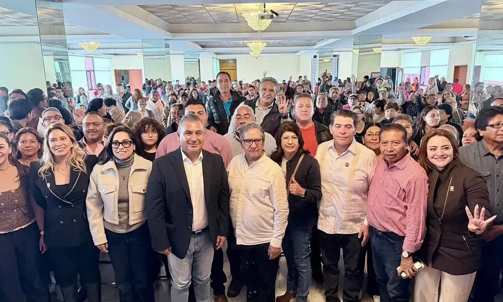 El senador Higinio Martínez llama a la cohesión y respaldo por parte de líderes locales en la Central de Abasto.