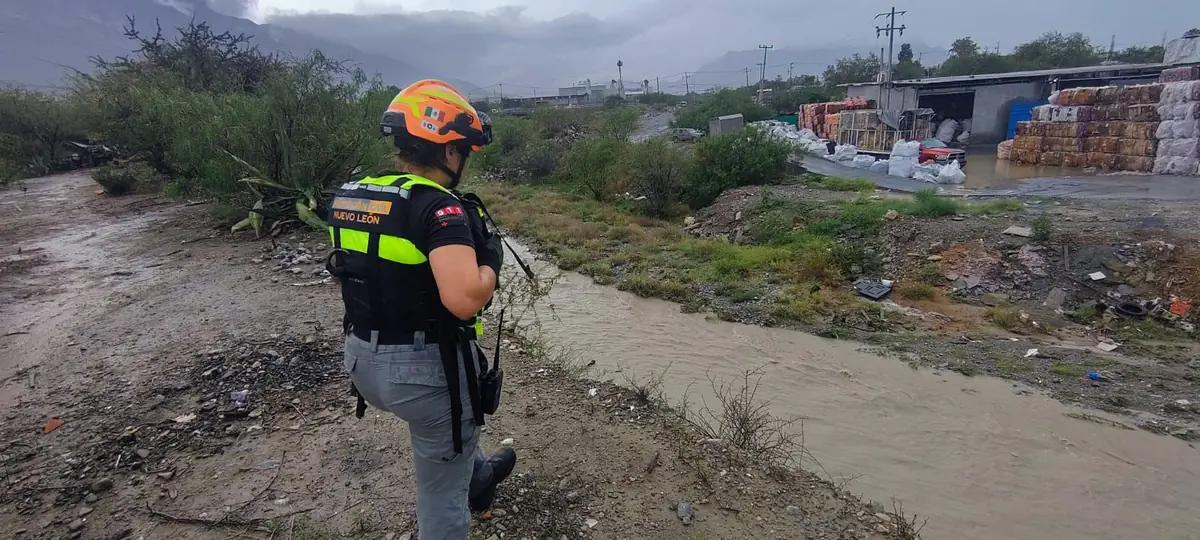 Buscan a José Ariel Hernández Villarreal, de 51 años, arrastrado por el río Pesquería.