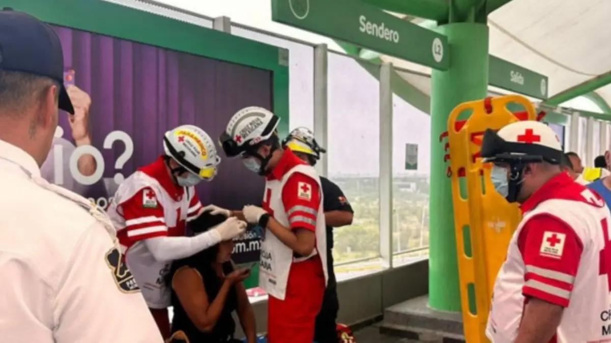 Una mujer fue herida tras ser empujada en la estación Sendero del metro en situaciones aún no aclaradas.
