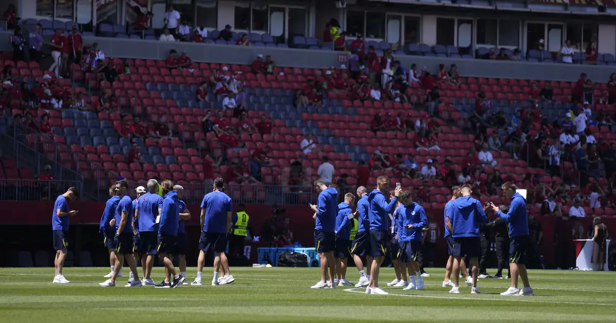 La falta de público en el Estadio de Toronto genera críticas y dudas sobre la gestión del evento.