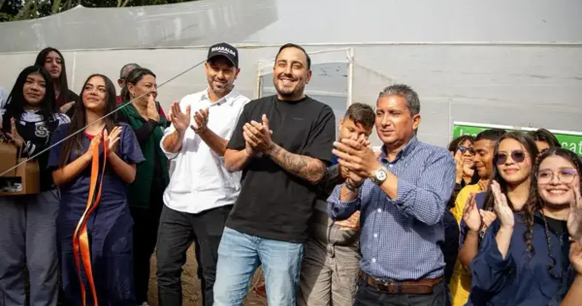 Esta nueva infraestructura beneficiará a estudiantes de la Institución Educativa Pedro Uribe Mejía, promoviendo prácticas agrícolas efectivas.