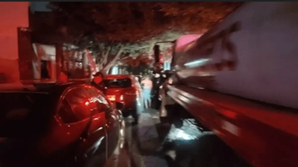 Un incendio en una vivienda consume gran parte del inmueble y deja una víctima fatal y cinco personas lesionadas.