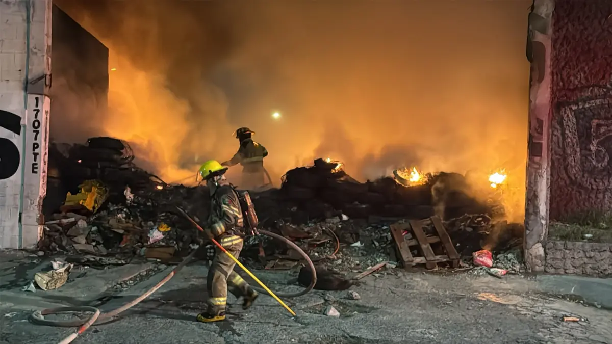 Un incendio controlado de forma rápida previene tragedias en la zona.