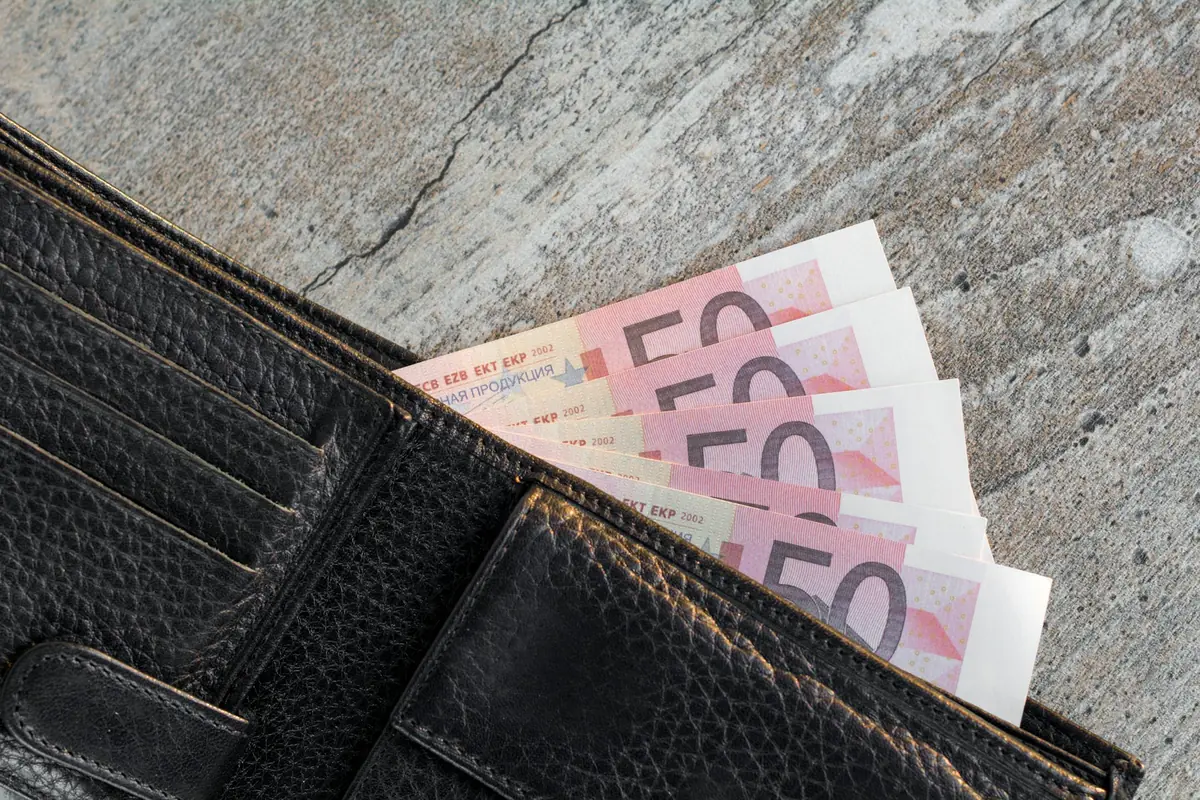 La recuperación laboral en Nuevo León se refleja en el aumento de salarios, aunque persisten desigualdades entre sectores.
