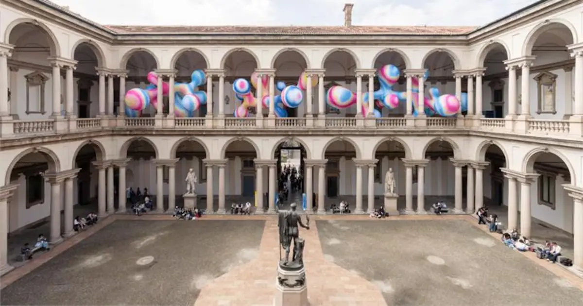 La obra de Sara Ricciardi transforma la serotonina en una experiencia visual en la Semana del Diseño de Milán 2026.