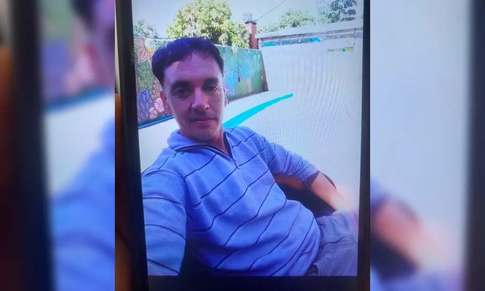 Emanuel Francisco López lleva más de un mes sin ser visto; su madre busca apoyo de la comunidad.
