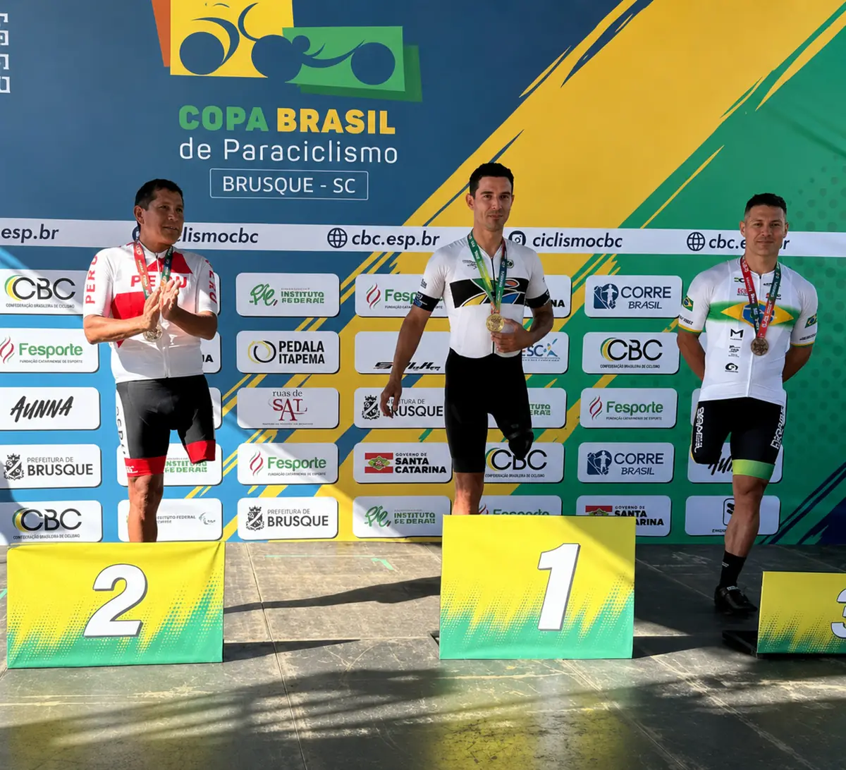 El paraciclista peruano reafirma su posición como referente del deporte adaptado.