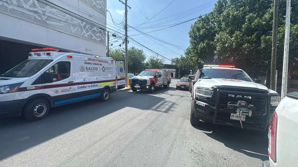 Un joven de 23 años fue rescatado tras quedar atrapado en una máquina mezcladora en un imprevisto laboral.