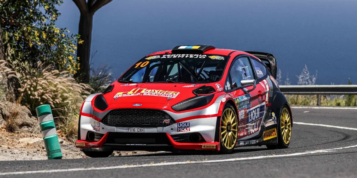 Los pilotos destacan en la competición automovilística celebrada en Arafo, Tenerife, con impresionantes actuaciones.