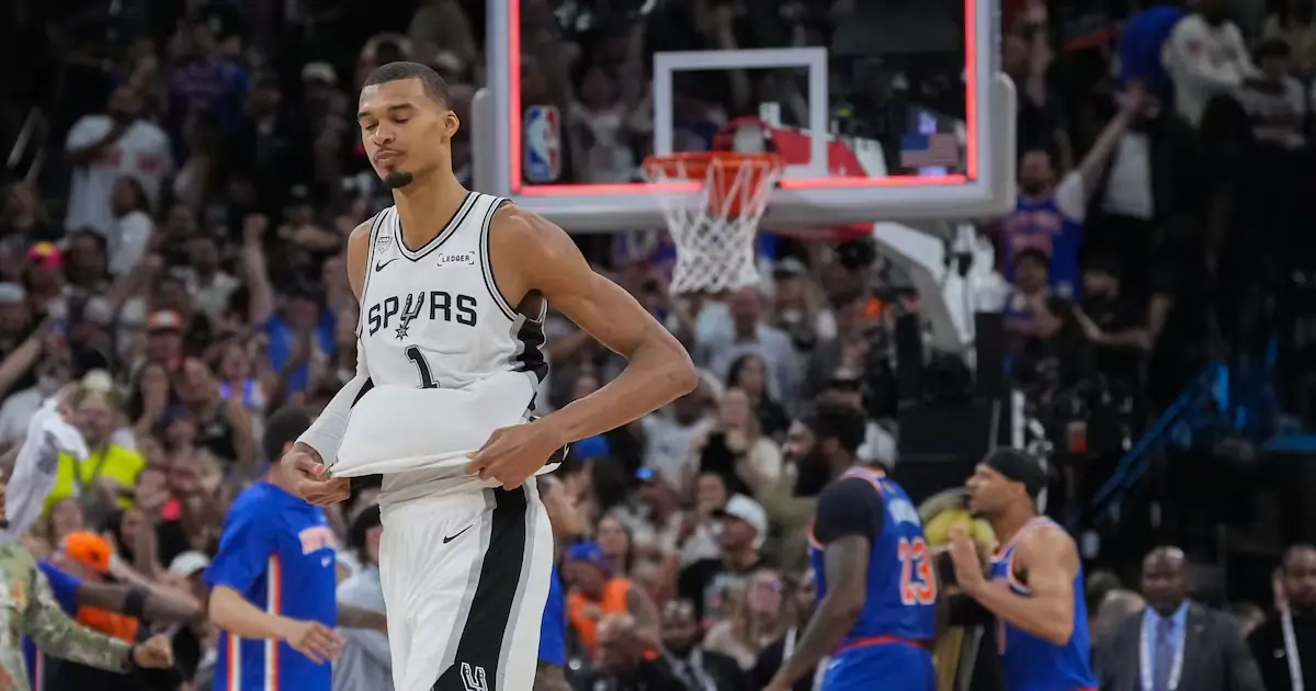 La victoria sobre los Spurs deja a Nueva York a dos triunfos del campeonato.