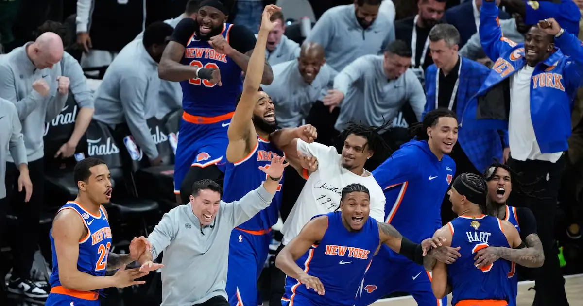 Los Knicks celebran su primer título desde 1973 tras vencer a los Spurs en las Finales.