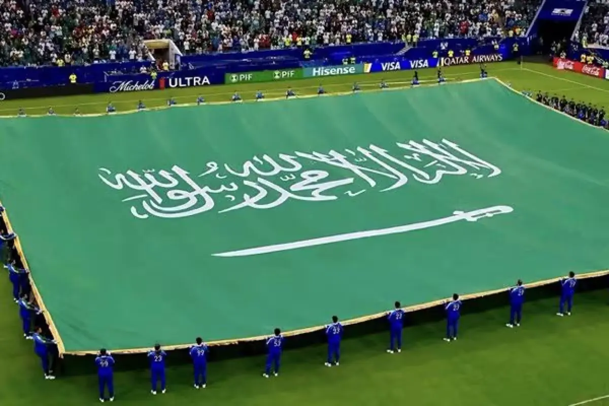 La FIFA adapta su protocolo para respetar las tradiciones religiosas sauditas durante el partido contra Uruguay.