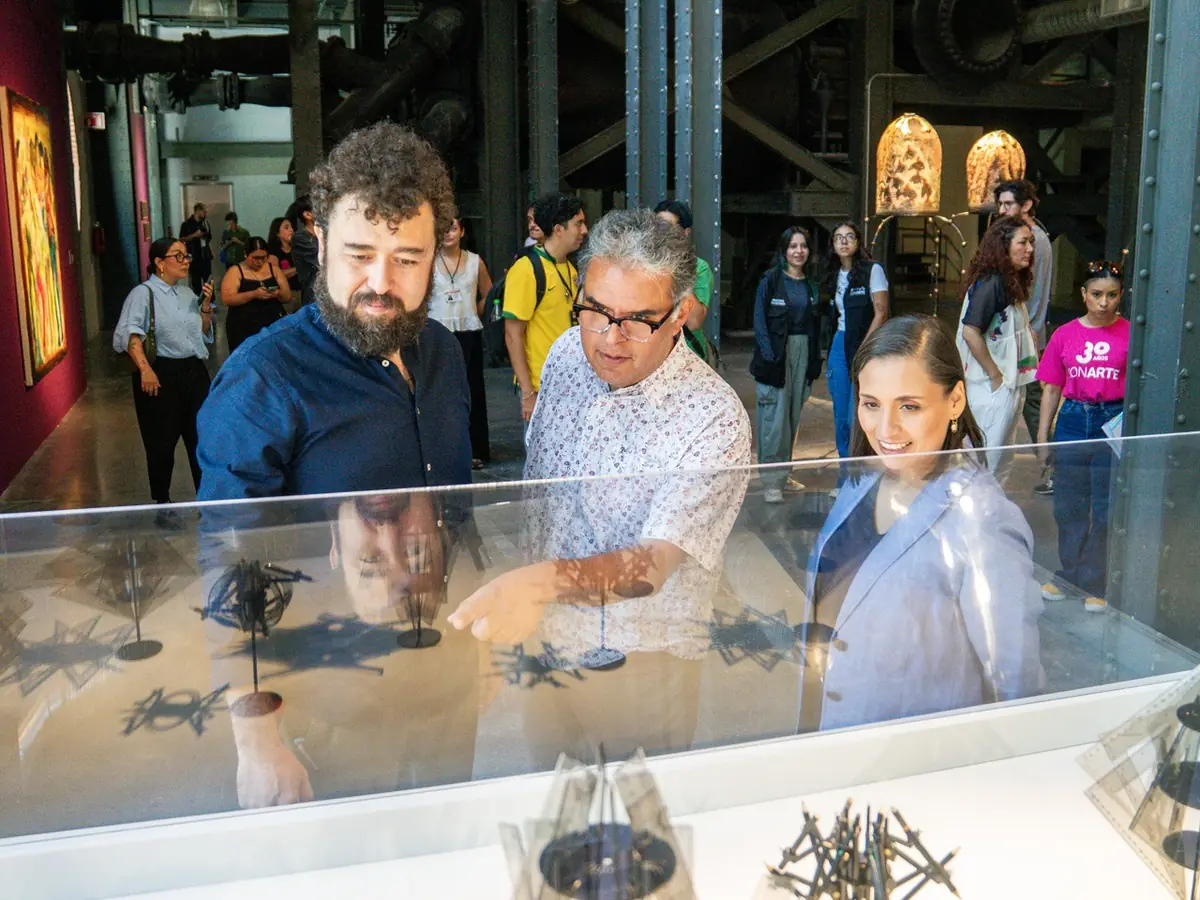 La muestra en la Pinacoteca de Nuevo León explora el legado artístico de una época significativa.