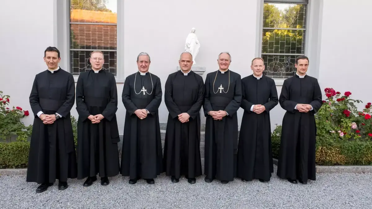 La Doctrina de la Fe enfatiza la gravedad de las ordenaciones sin mandato papal.