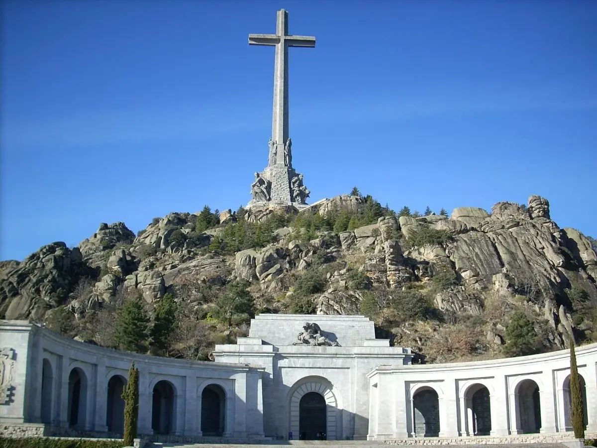 La maquinaria destinada a "resignificar" el Valle ha sido vandalizada, generando reacciones de descontento entre la comunidad.