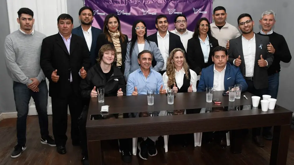 Beatriz Yunes lidera la lista de candidatos para intendencias en la provincia, buscando modernizar la gestión municipal.