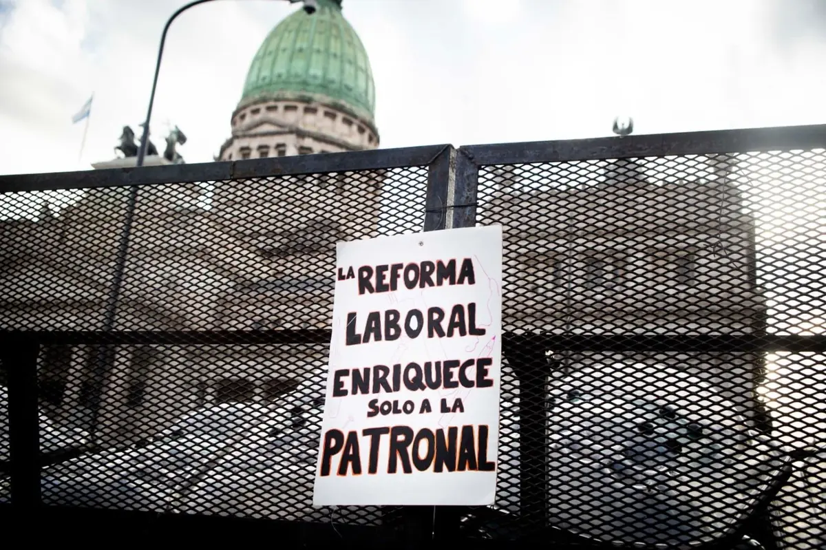 La combinación de bajas jubilaciones y reformas laborales preocupa a la población.