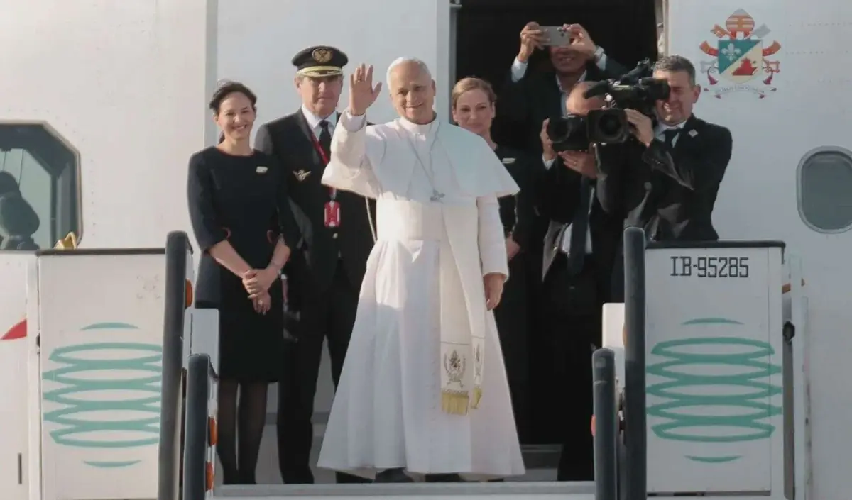El Papa enfatiza la importancia de la dignidad y la solidaridad en el contexto migratorio en su visita a España.