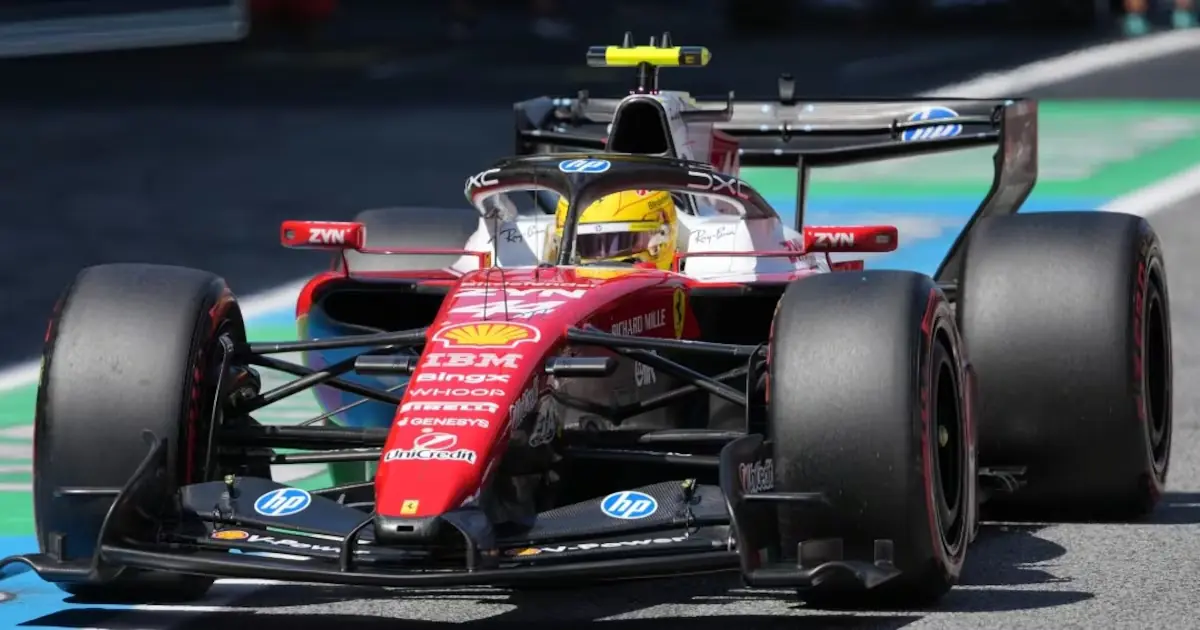 Hamilton logra su primera victoria de la temporada mientras Checo Pérez enfrenta dificultades con su auto.