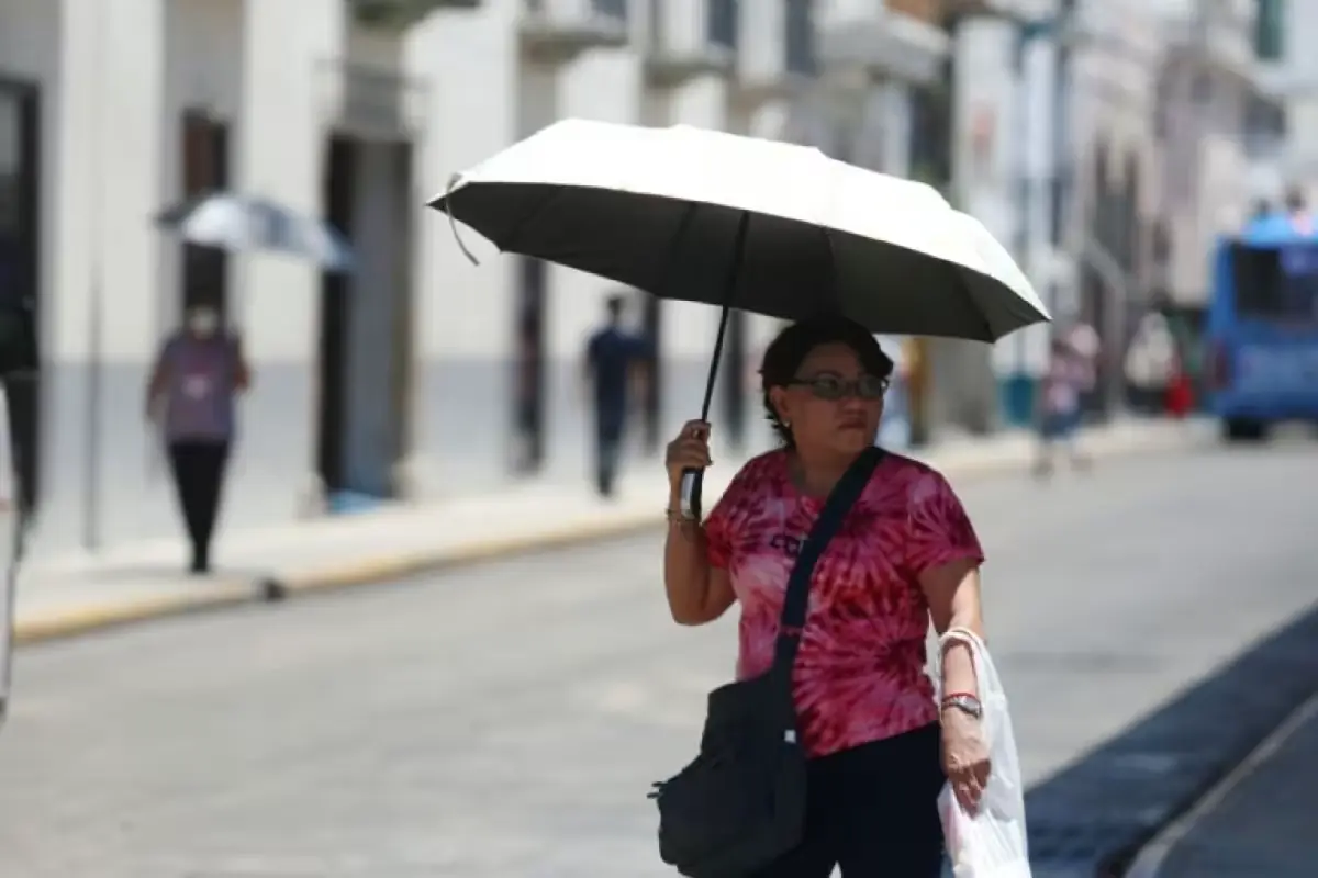 Este sábado se pronostican lluvias aisladas y ambiente caluroso en Yucatán por la influencia de una Onda Tropical.