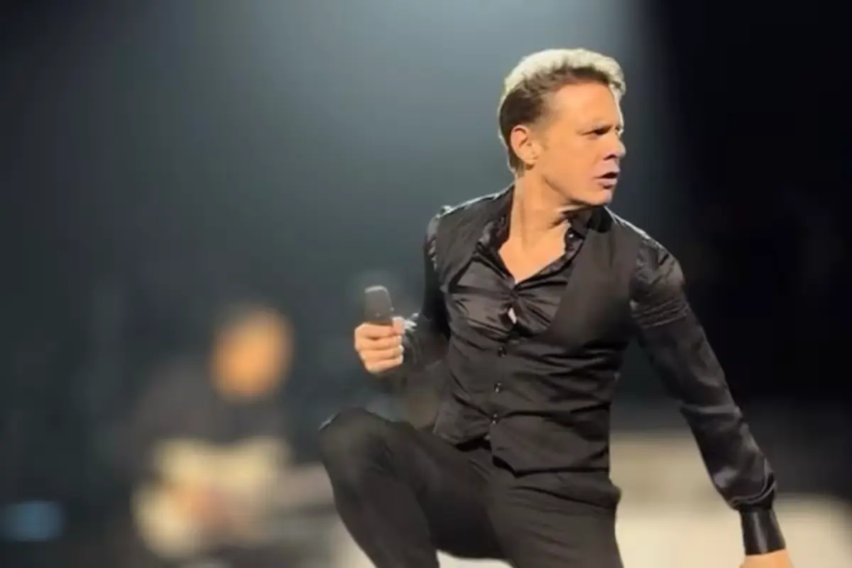 El estado de salud del cantante genera preocupación entre sus fanáticos tras una delicada cirugía.