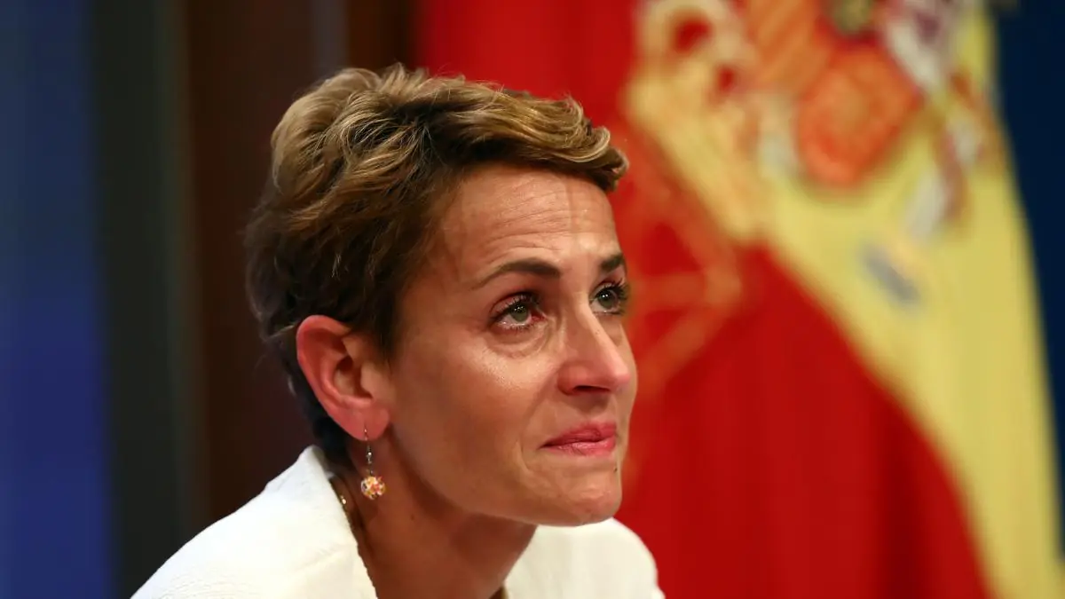 La presidenta de Navarra se reafirma como candidata a la reelección en medio de acusaciones de corrupción.
