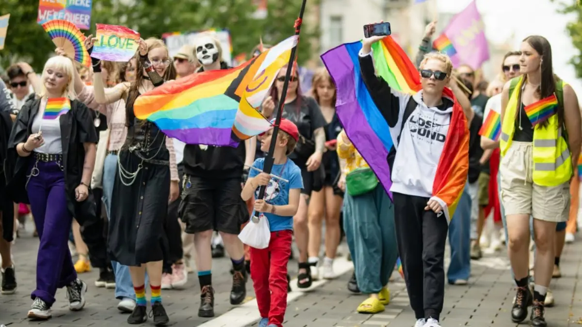 La comunidad LGBT+ celebra el 25 aniversario de la marcha con diversas actividades y un concierto gratuito.