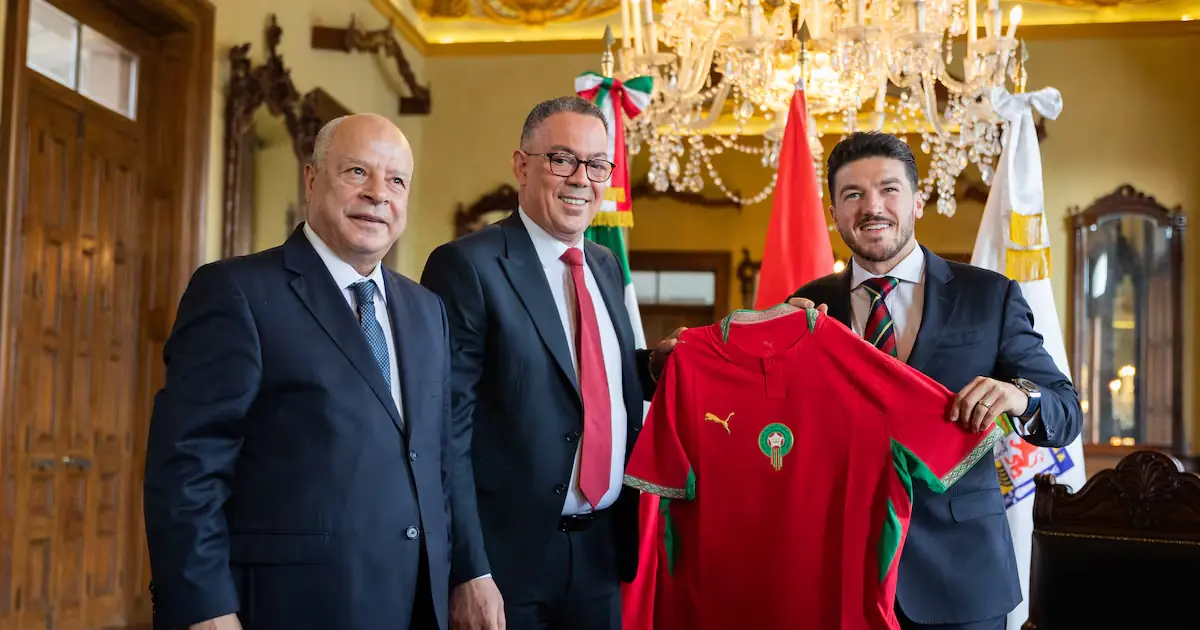 Delegación marroquí se reúne con el gobernador Samuel García para fortalecer relaciones comerciales y culturales.