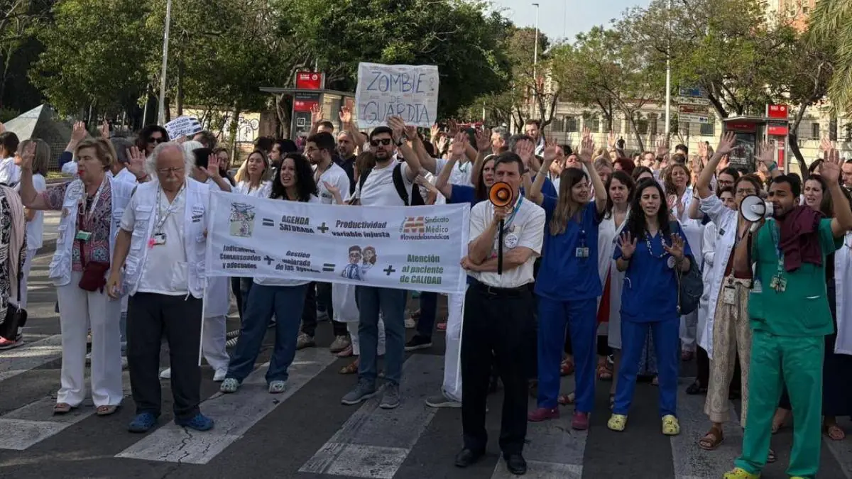 La protesta de facultativos busca mejorar condiciones laborales y exigir diálogo con el Ministerio de Sanidad.