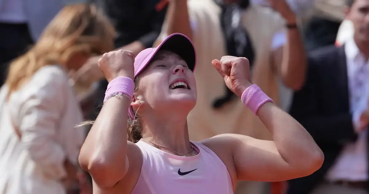La joven tenista rusa se destaca como campeona en un histórico triunfo en París.