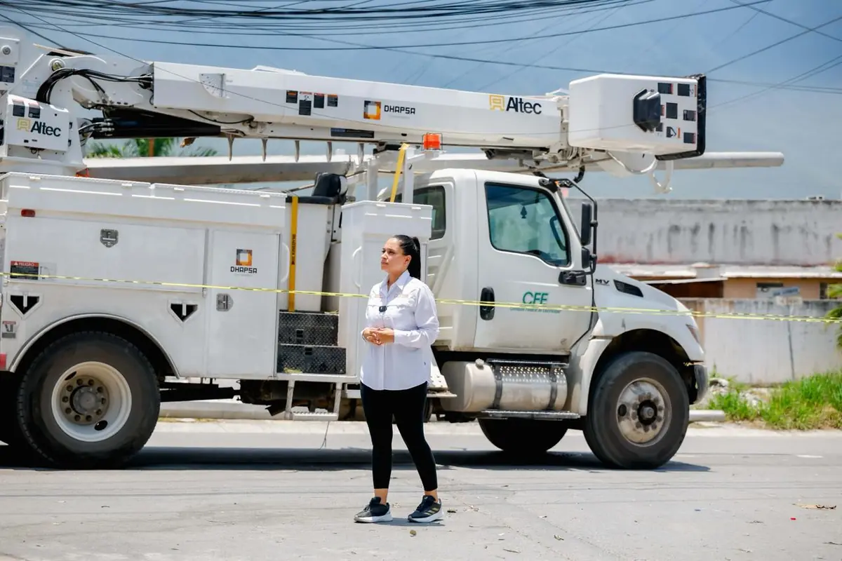 La alcaldesa de Juárez se reúne con CFE para atender fallas tras tormentas recientes.