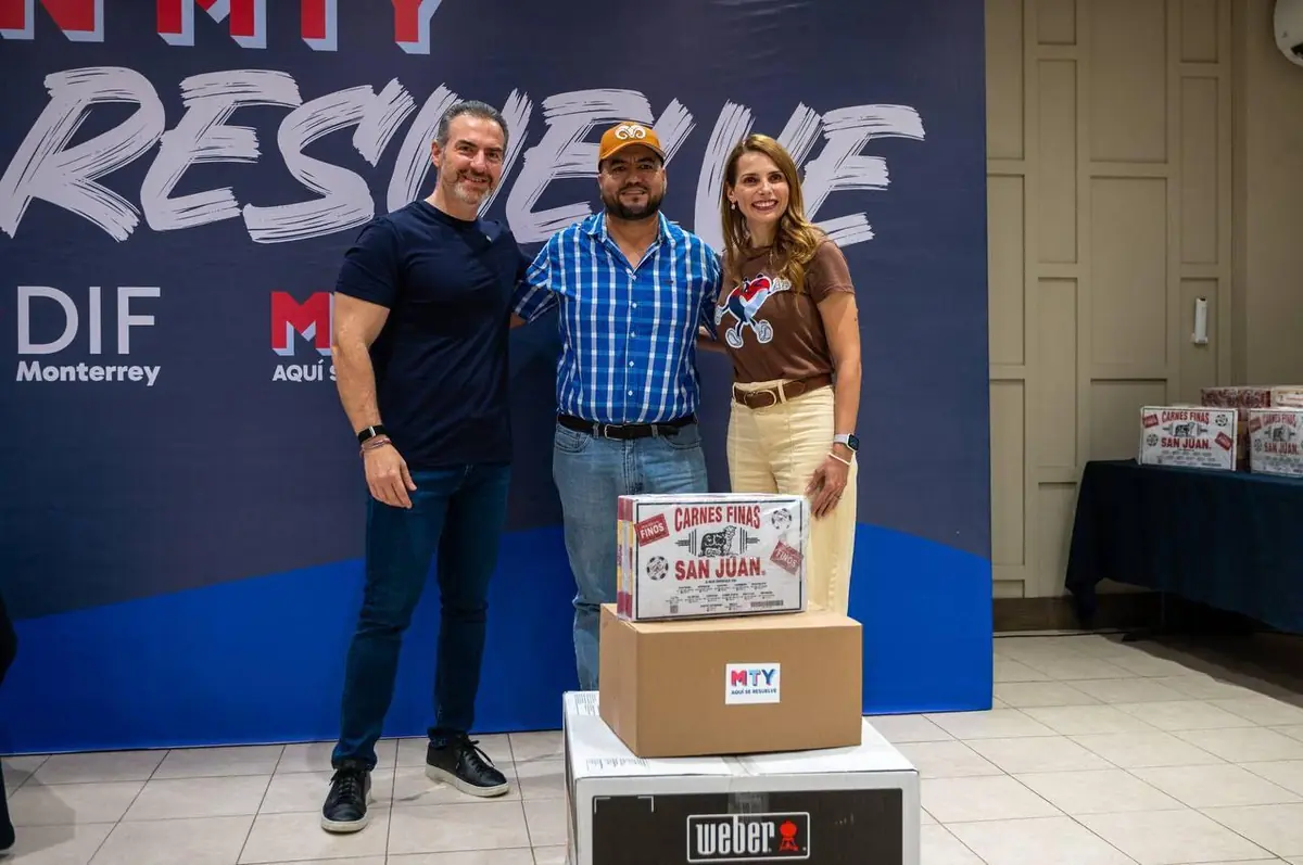 Familias reciben paquetes parrilleros para conmemorar esta celebración importante.