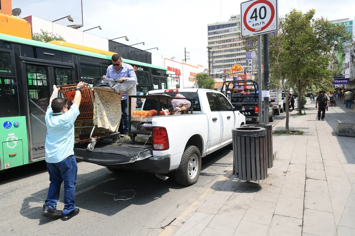 Las autoridades buscan asegurar el cumplimiento de normativas comerciales en la ciudad.