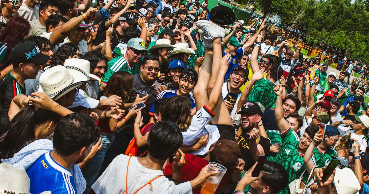 El FIFA Fan Festival Monterrey atrae a miles de fanáticos del mundo, destacando la afición mexicana.