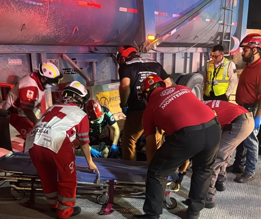 Accidente dejó a un joven de 24 años con lesiones graves en la colonia Cementos.